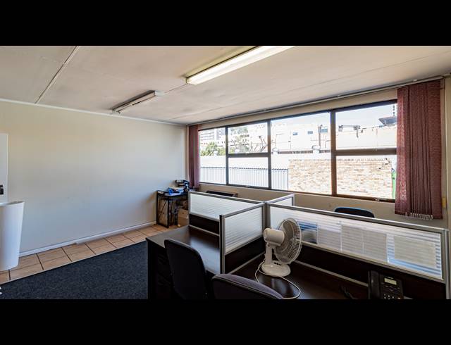 250M² OFFICE TO LET IN FERNDALE